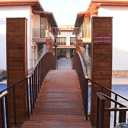 Dolphin & Hotel